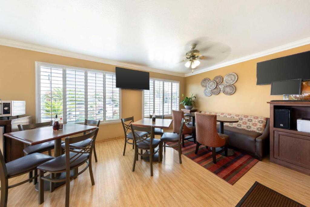 Best Western Hanford Inn Экстерьер фото