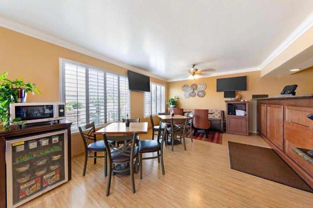 Best Western Hanford Inn Экстерьер фото