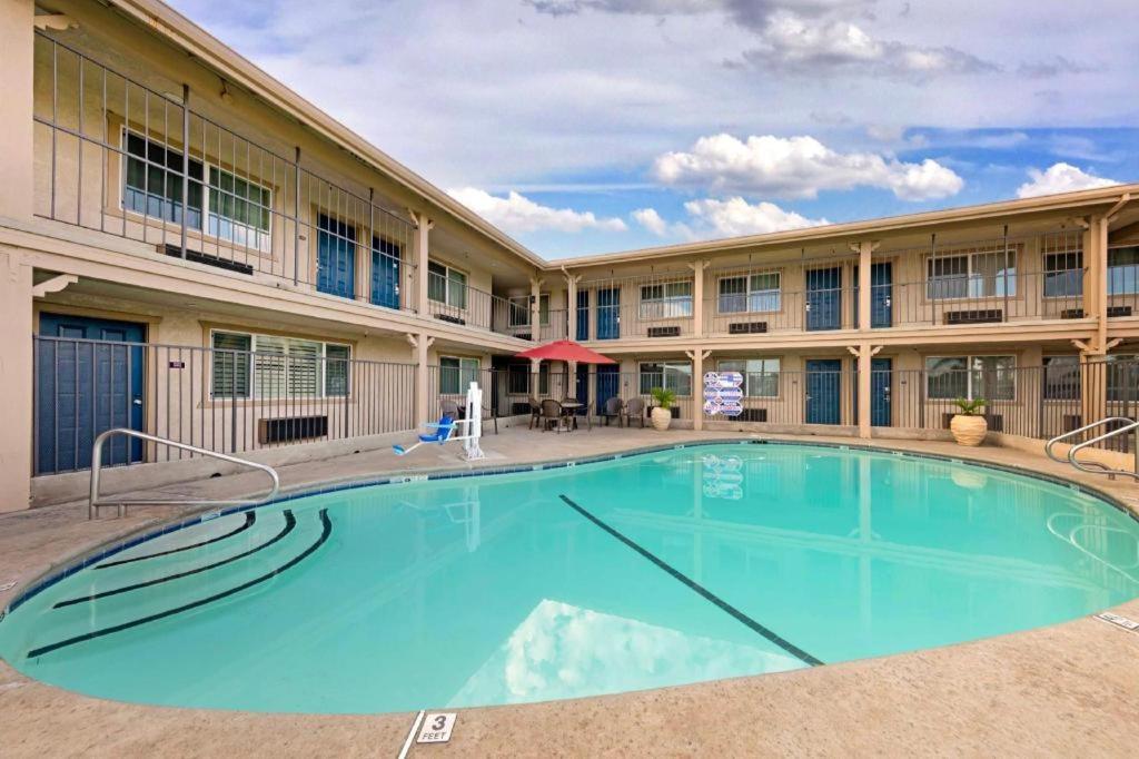 Best Western Hanford Inn Экстерьер фото