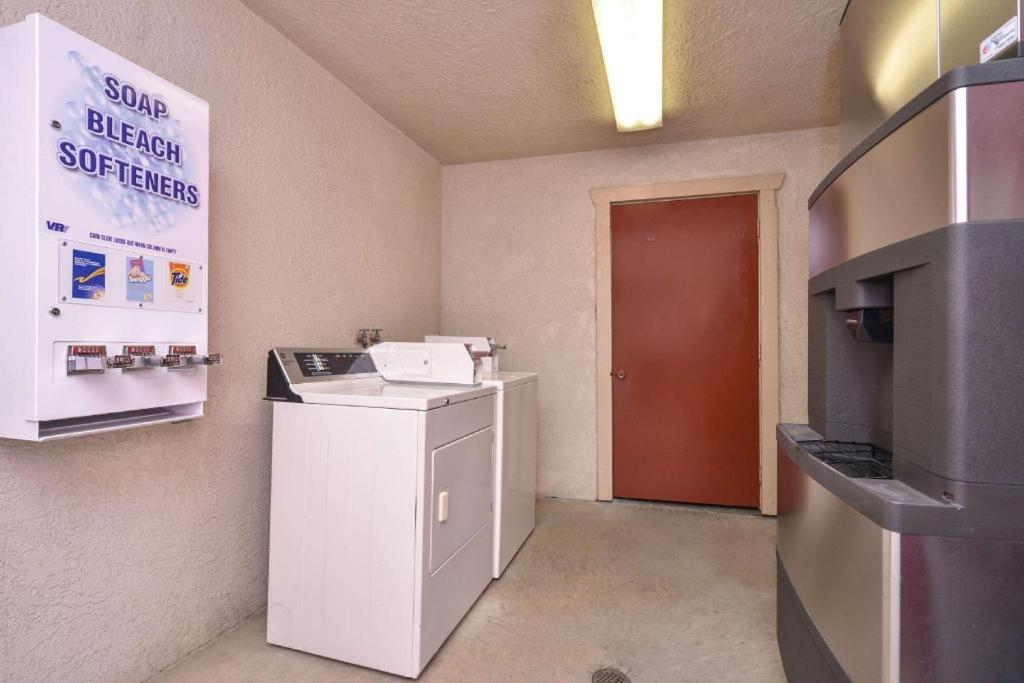Best Western Hanford Inn Экстерьер фото