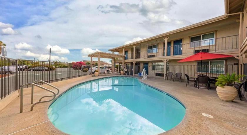 Best Western Hanford Inn Экстерьер фото