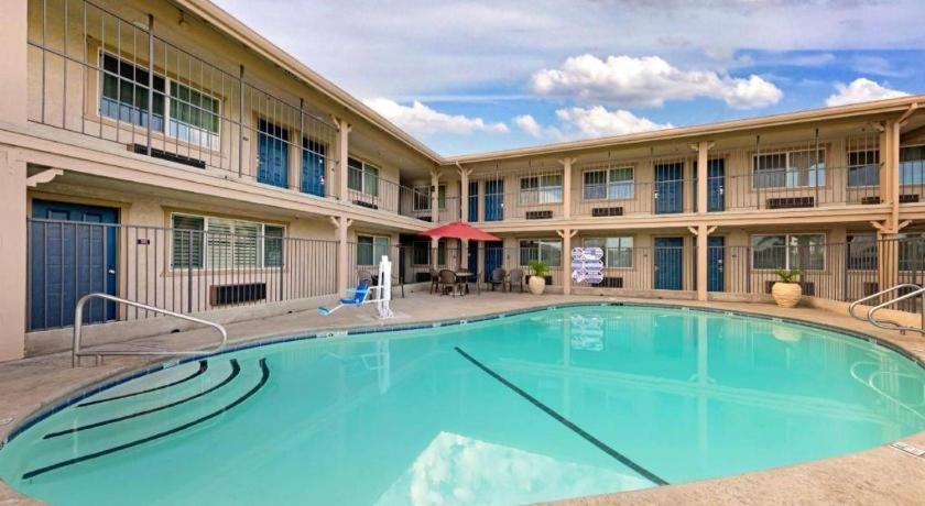 Best Western Hanford Inn Экстерьер фото